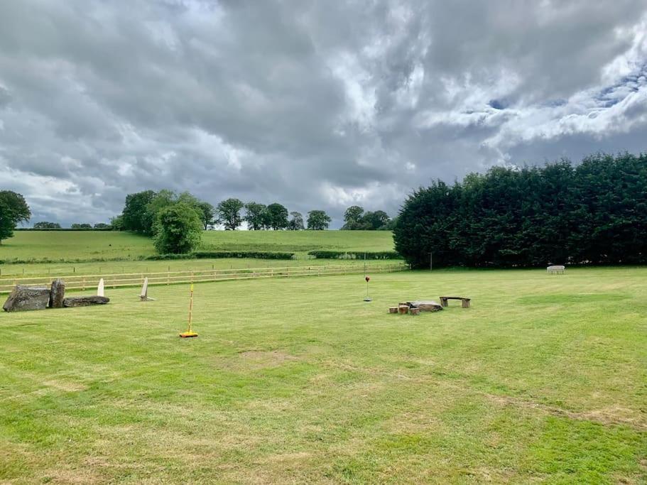 Coed Farm-Hot Tub-Sleeps 12-Near Brecon Villa Exterior photo